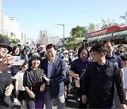 [포토] 신상진 성남시장, 3일 중원구민 건강달리기 대회 참석