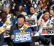 '후쿠시마 오염수 방류' 이재명 "尹, 방류 반대 천명 왜 못하나"