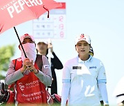 최혜진, 롯데오픈 무빙데이 3타차 선두…스폰서 대회 우승에 성큼 [KLPGA]