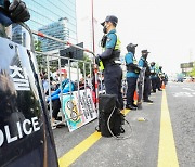 토요일 도심 곳곳 집회·시위… 오후에는 세종대로 등 '길 막고 행진'