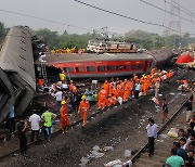 세계 각국, '280여 명 사망' 인도 열차 참사 애도 물결