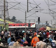 APTOPIX India Train Derailment