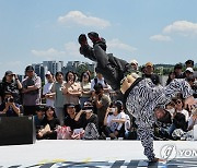 3on3 올스타일 댄스 배틀 참가자들의 무대