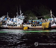 진도 죽도 인근서 38t급 어선 좌초…승선원 2명 안전 확보