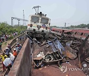 APTOPIX India Train Derailment