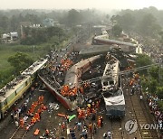 APTOPIX India Train Derailment
