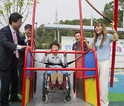 ‘조수미 기증’ 휠체어 그네 6년 만에 놀이터 돌아온다