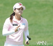 [Ms포토] 버디 성공 최혜진 '기분 좋은 출발'