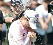 [Ms포토] 최혜진 '한국에서 물세례 받어 본 적 몇 해야'