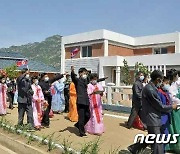 '위대한 당의 은정'… 북한 각지서 새집들이 행사