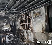 제주시 연동 원룸 건물 3층서 화재…연기흡입한 50대 병원 이송