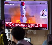 북한의 새 인공위성 이름 ‘만리경’…김정은 업적 띄우기 의도 담았나