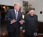 [글로벌 오피니언리더] 트럼프, 北 WHO 이사국 선출에 "축하해요! 김정은"