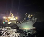 남해군 세존도 인근 해상, 어선과 화물선 충돌…인명피해 없어