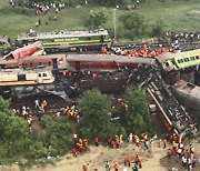인도, 열차 사고 사망자 275명으로 정정…"중복 집계"