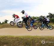 누가누가 빠르나…BMX 경기