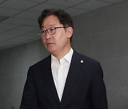 박범계 의원, 최강욱 의원실 방문