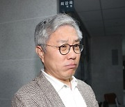 경찰, ‘한동훈 개인정보 유출 의혹’ 최강욱 압수수색
