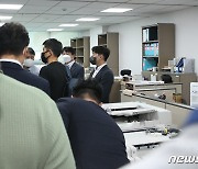 경찰, ‘한동훈 개인정보 유출 의혹’ 최강욱 압수수색