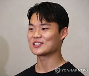 '3관왕' 이룬 셀틱 오현규 "손흥민-이재성 따라 더많은 발자취 남기겠다"