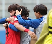 끝내 울먹인 김은중 감독 “국민들 관심無, 선수들 인정받지 못해 마음 아팠다"  [U20 월드컵]