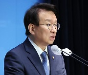 "무슨 낯짝으로…" 민주당 수석대변인 천안함 전 함장 비판 논란