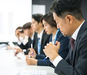 일본 "상장기업 여성임원 '30% 이상'으로 7년 안에 늘려라"