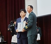 '부활' 구수환 감독, 한빛부대 파병 10주년 기념행사 참석..."감사장 받았다"