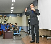 공군, 소통전문가 김창옥 대표 초청해 토크콘서트 개최