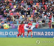 박수 받으며 4강으로