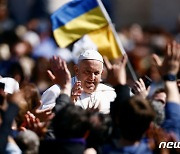 프란치스코 교황, 우크라·러시아에 '평화 특사' 파견