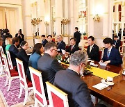 김진표 의장, 헝가리 대통령과 회담