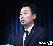 이도운 대변인 "제3묘역 대통령 방문, 42년 만에 처음"