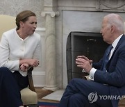 바이든, 덴마크 총리와 회담…“우크라 군사 지원 논의”