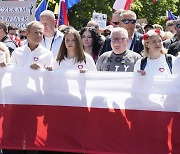 폴란드 50만명 反정부 시위… 1989년 민주화이후 최대