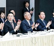 “글로벌 복합위기 돌파 해법찾자” 삼성·SK 잇따라 전략회의