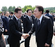 김기현 “보훈이 바로 국방”...이재명 “편향 이념외교 비극 반복”
