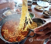 라면+김밥 1만원…살벌한 외식 물가