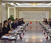미·중, 베이징 외교당국 협의에 “솔직하고 생산적인 논의”…블링컨 방중 주목
