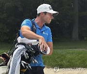 PGA 투어 우승 호블란, 하루 만에 US오픈 예선 캐디로 변신