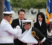 尹대통령 "대한민국 자유와 번영, 피 묻은 전투복 위에서 시작"