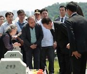 '베트남전 전사자 묘역' 찾은 尹···현직 대통령으로 처음