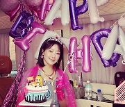 김희선, 47번째 생일 파티..송혜교·송윤아도 축하