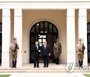 오르반 빅토르 헝가리 총리와 악수하는 김진표 의장