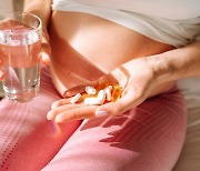 “임신 중 뭘 챙겨 먹는 게 좋을까?”...임신 주기별 필수 영양제 3가지