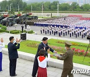 북한, '소년호' 방사포 증정식 개최…"열렬한 애국심"