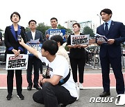 민주당, KBS 분리징수 항의…대통령실, 봉투 열어보니 '백지'