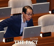 [단독] 이성만 "檢, 비상식적"…의원들에 체포동의안 '부결 호소' 친전