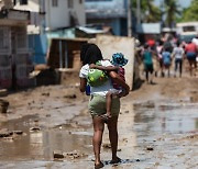[뉴스속 그곳]폭우·지진·폭력에 위협 받는 '아이티'