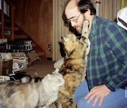 ‘자연주의 피아니스트’ 조지 윈스턴, 10년 암 투병 끝 사망